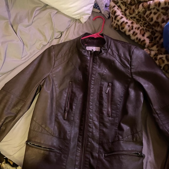 Leather jacket, size medium - Picture 2 of 7
